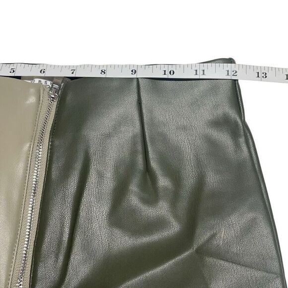 TopShop Zipper Front Two Tone Green Faux Leather Skinny Pants - Picture 5 of 8